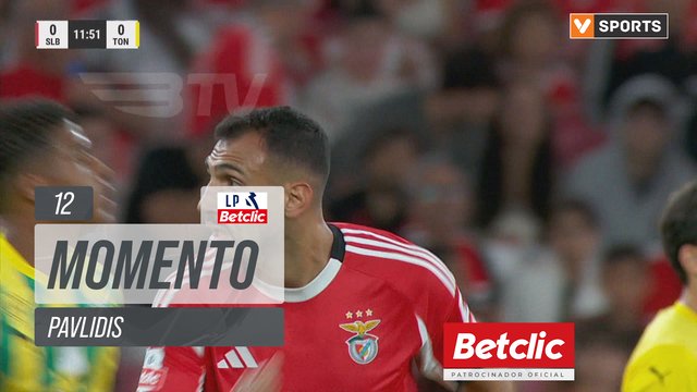 Benfica, Jogada, Pavlidis aos 12'