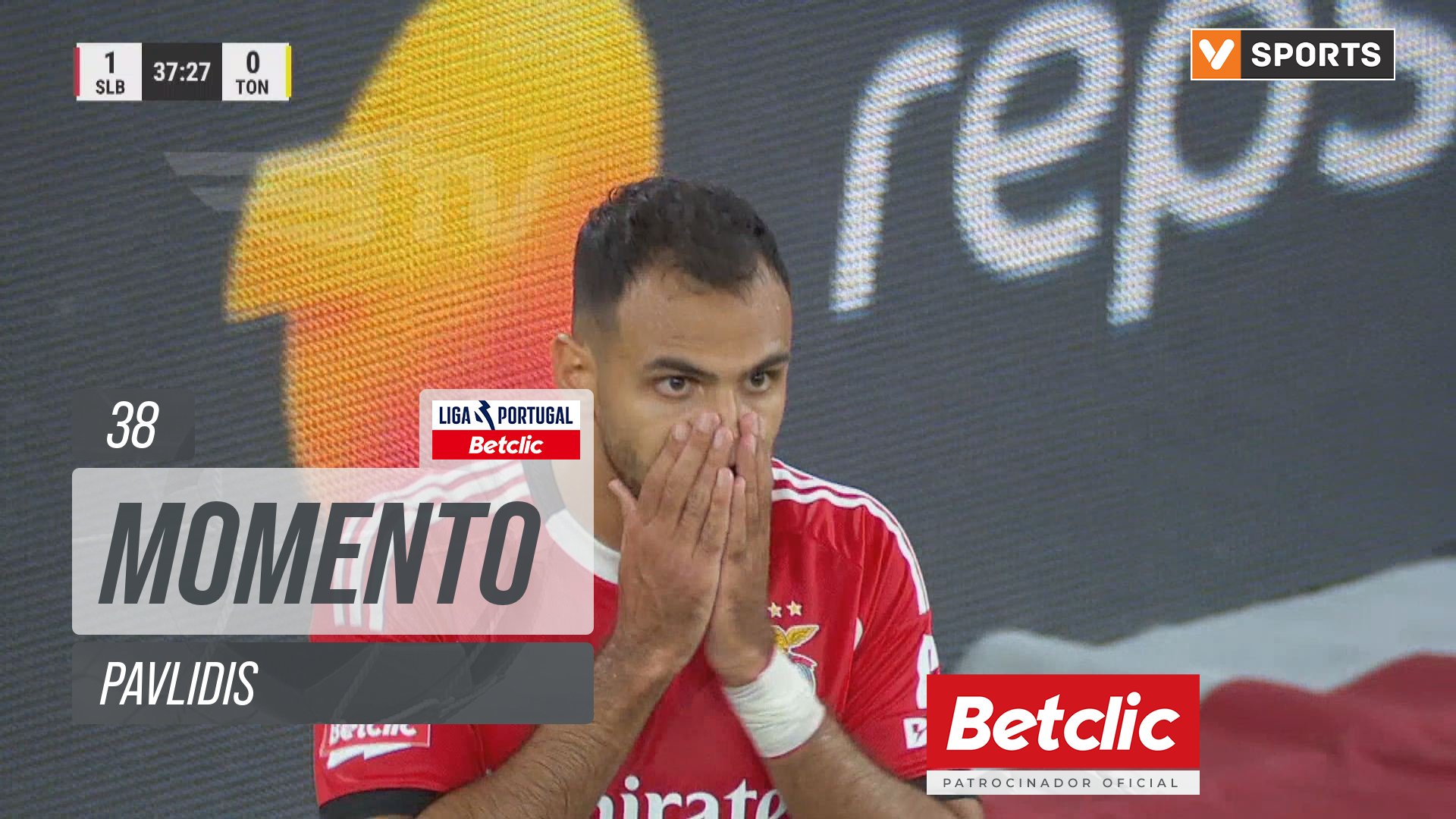 Benfica, Jogada, Pavlidis aos 38'