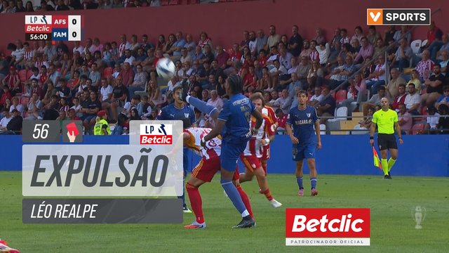 Famalicão, Expulsão, Léo Realpe aos 56'