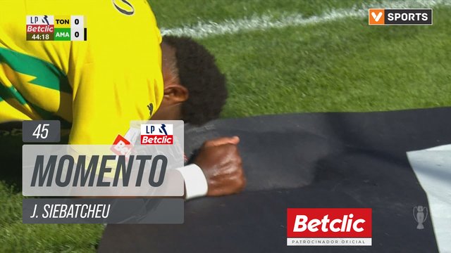 Tondela, Jogada, J. Siebatcheu aos 45'