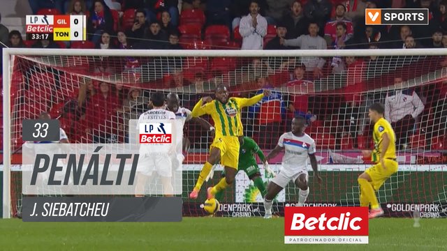 Tondela, Penálti, J. Siebatcheu aos 33'