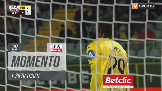 Tondela, Jogada, J. Siebatcheu aos 38'