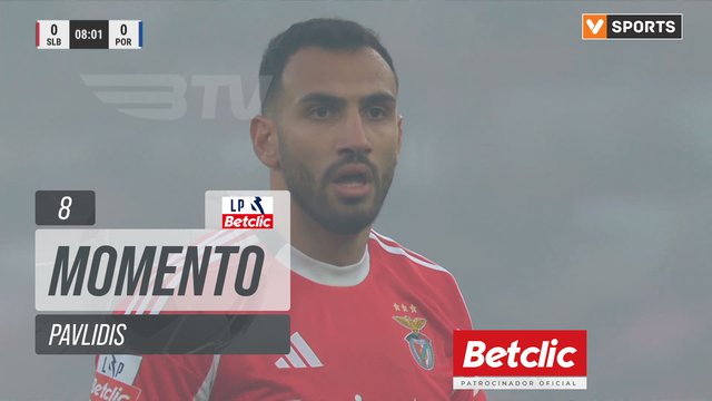 Benfica, Jogada, Pavlidis aos 8'