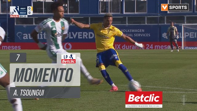 Estoril, Jogada, A. Tsoungui aos 7'