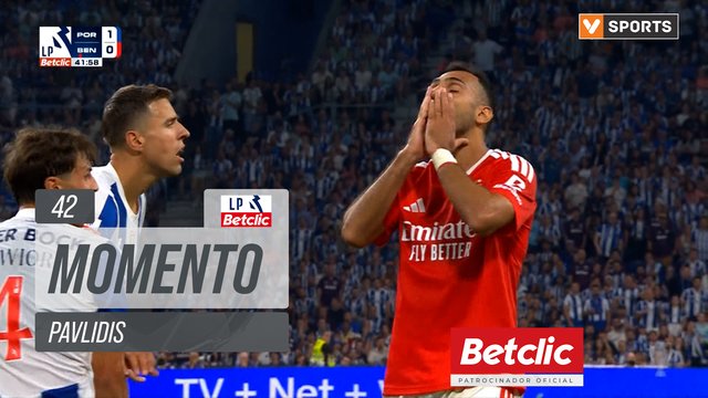 Benfica, Jogada, Pavlidis aos 42'