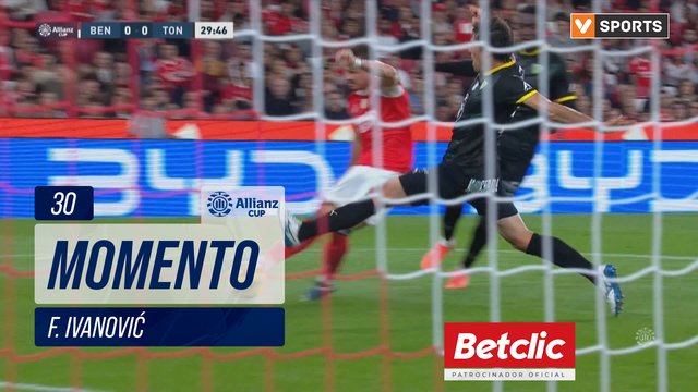 Benfica, Jogada, F. Ivanović aos 30'
